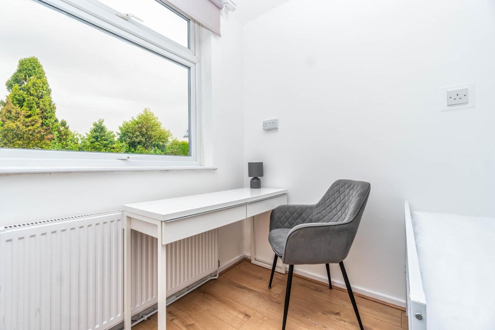 Bright Guest House In Hackney Londra Dış mekan fotoğraf